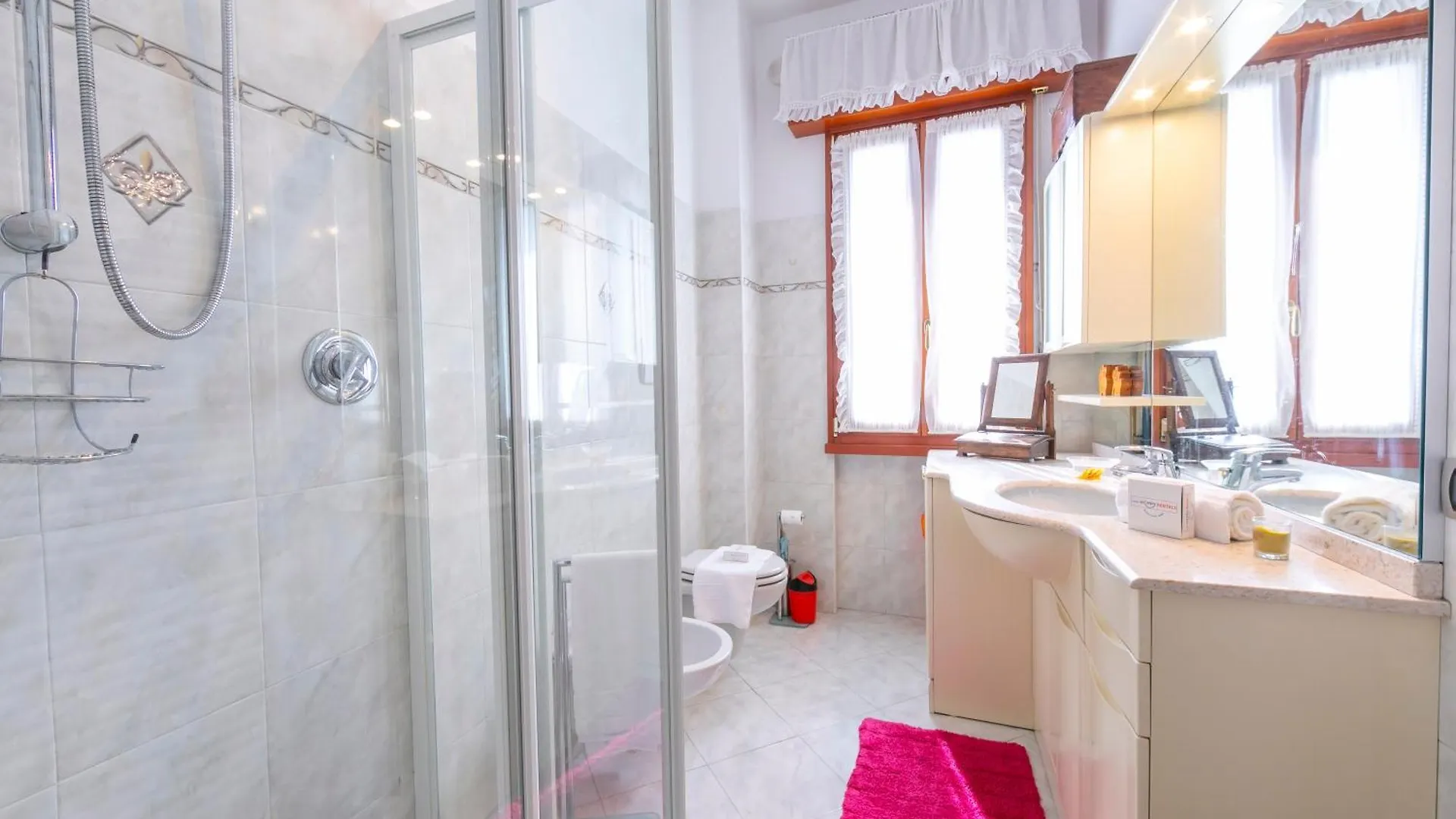 Apartment Casa Michelangelo - Happy Rentals Desenzano del Garda Italy